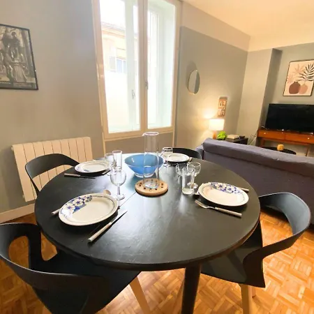 Le 107 - - Chu - La Conciergerie. Apartment Poitiers