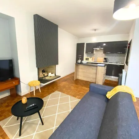 Le 107 - - Chu - La Conciergerie. * Poitiers